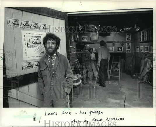 1983 Press Photo Lewis Koch at the entrance of his garage-gallery - mja32006-Historic Images
