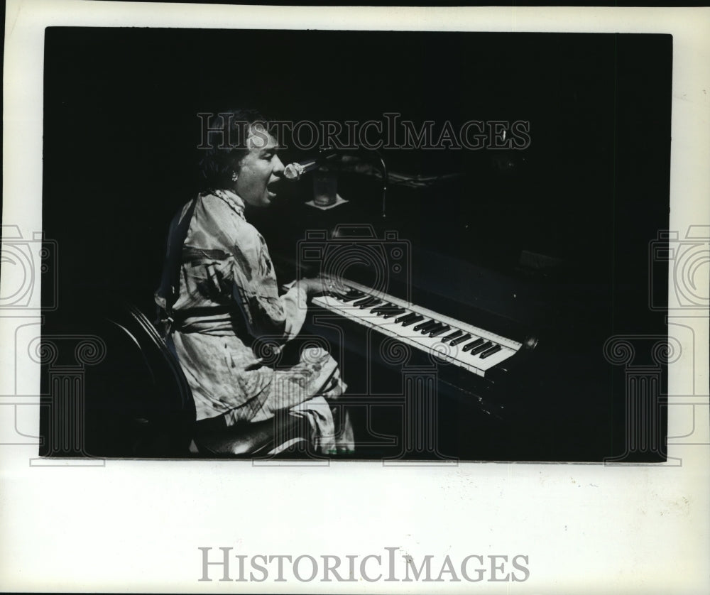 1982 Press Photo Martha Artis at the piano - mja32074-Historic Images