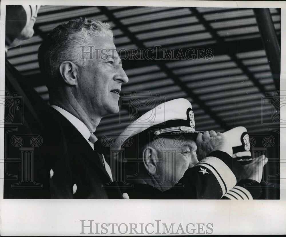 1966 Press Photo Wisconsin Gov Knowles &amp; Read Admiral Howard A Yeager-Historic Images