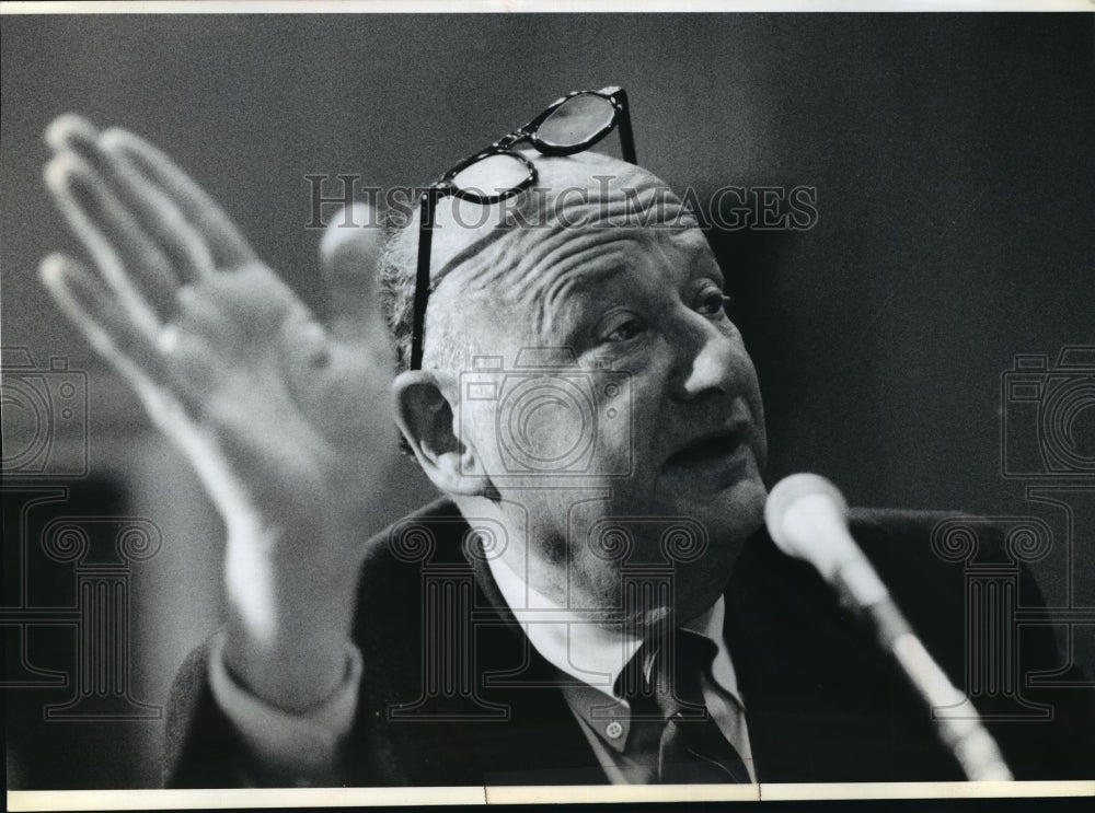 1989 Press Photo Mayor Ed Koch played down New York City&#39;s problems - mja32183-Historic Images