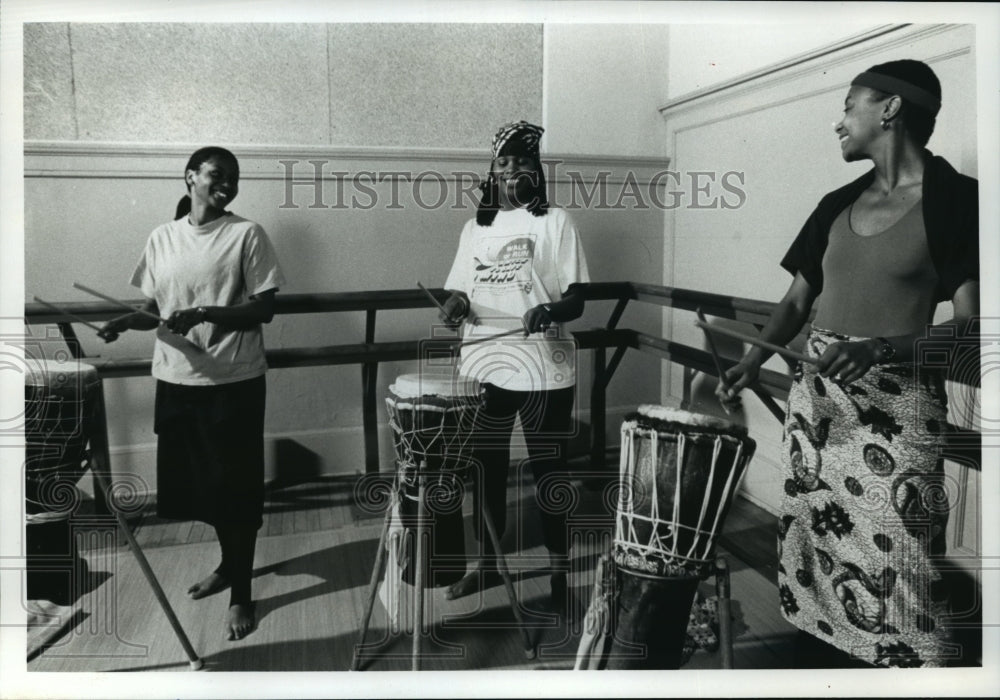 1990 Press Photo Ko-Thi Dance Co performers Sandra Jordan &amp; Roxann Fair-Historic Images