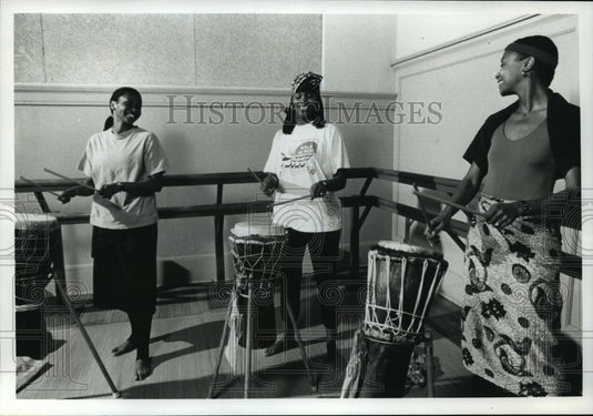 1990 Press Photo Ko-Thi Dance Co performers Sandra Jordan & Roxann Fair-Historic Images