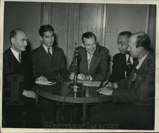 1945 Press Photo Round the Council Table participants on WTMJ - mja32288 - Historic Images