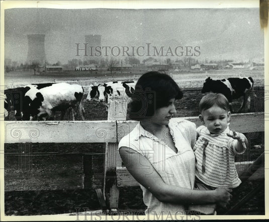 1979 Press Photo Julie Sipling & Debbie Three Mile Island Nuclear Plant resident-Historic Images