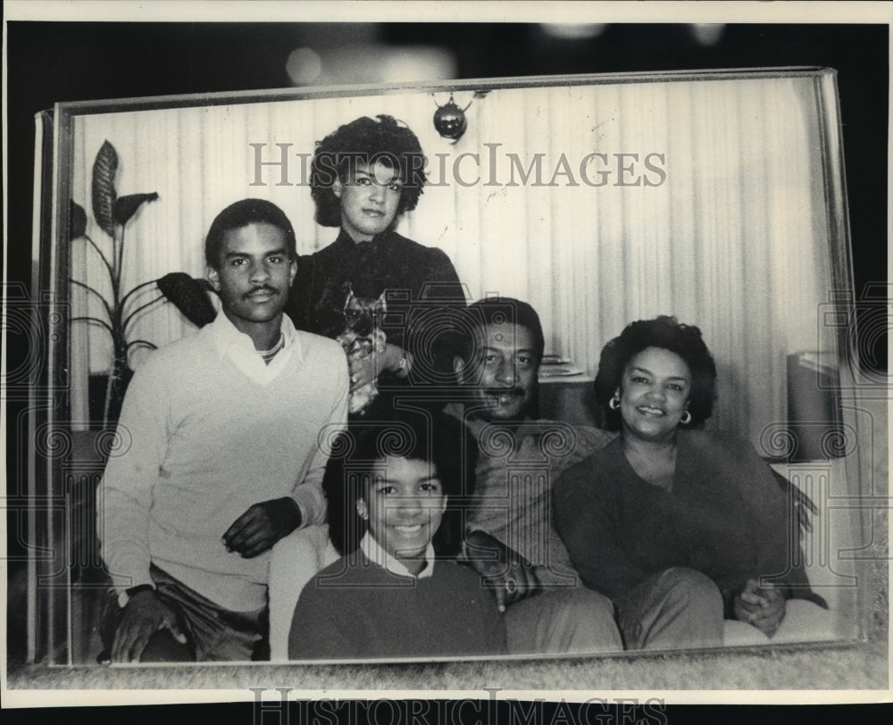 1983 Press Photo Milwaukee County Sheriff Richard A Artison &amp; family-Historic Images