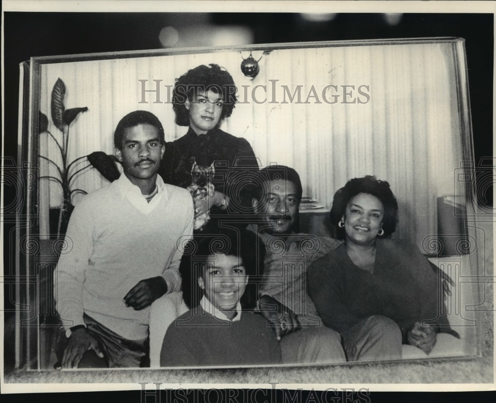 1983 Press Photo Milwaukee County Sheriff Richard A Artison & family-Historic Images