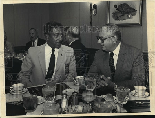 1987 Press Photo Milwaukee County Sheriff Richard A Artison w/ Robert Ziarnik-Historic Images