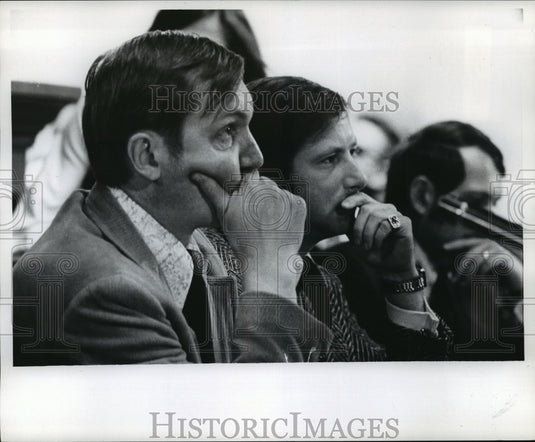 1973 Press Photo J. Oestreicher and P. Sicula inside the Assembly Chamber-Historic Images