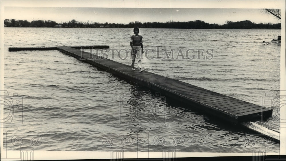 1988 Press Photo Nancy Thiele who lived on Silver Lake for 20 years - mja32415-Historic Images
