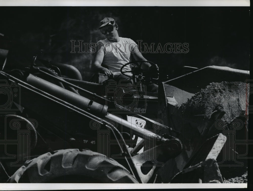 1970 Press Photo Member of 229th Engineering Company at Camp Douglas - mja32416-Historic Images