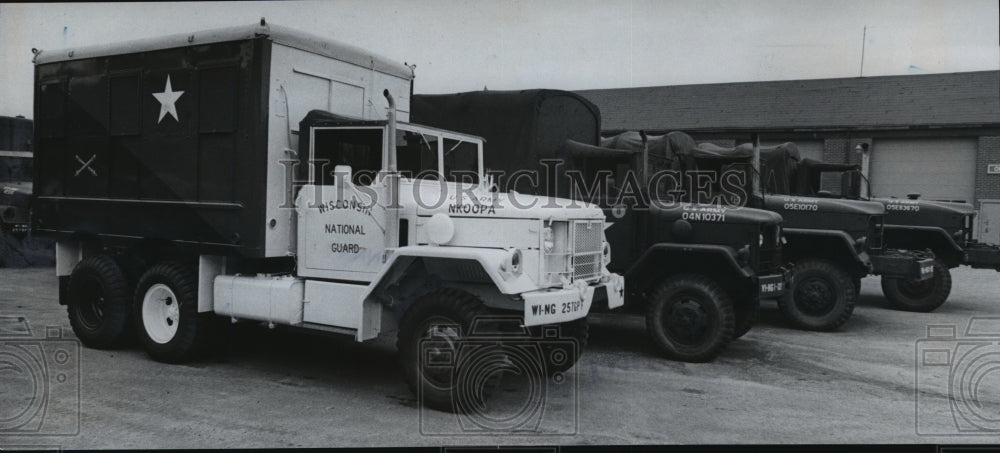 1975 Press Photo A new paint job for a National Guard truck - mja32417-Historic Images