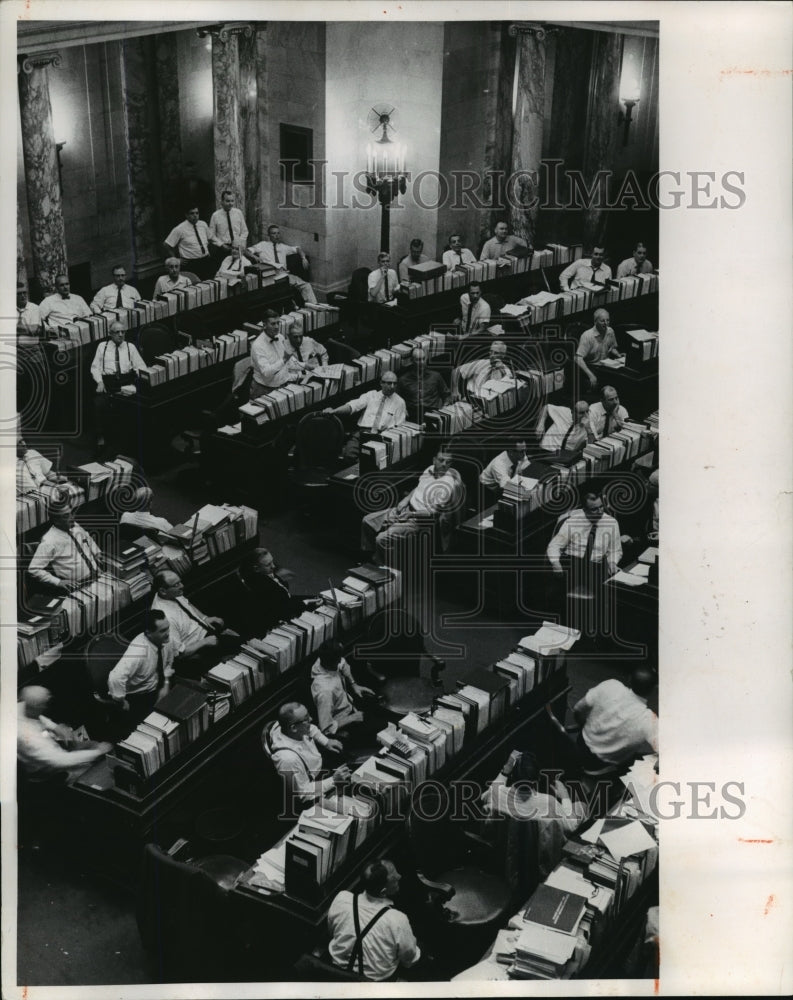 1961 Press Photo Group of peaceful demonstrators kept a vigil in capitol rotunda-Historic Images