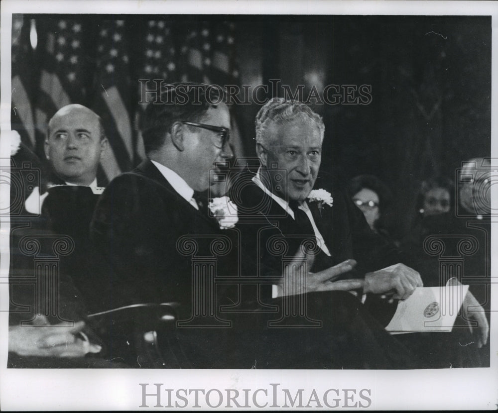 1965 Press Photo Gov Knowles and Lacey conversed before Inauguration begin-Historic Images