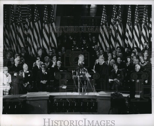 1965 Press Photo Knowles sworn in by Supreme Court Justice George Currie-Historic Images