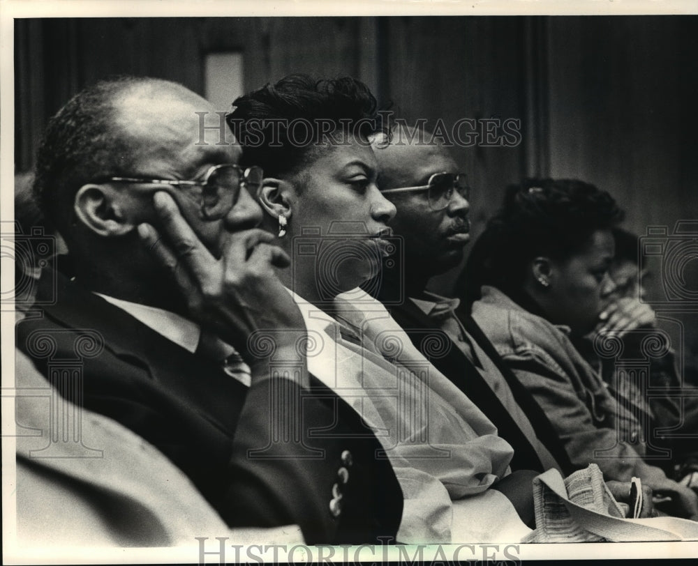 1988 Press Photo Curtis White&#39;s family listened to testimony - mja33123-Historic Images