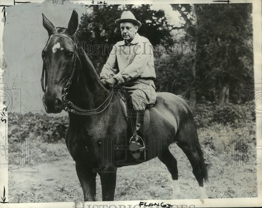 1936 Press Photo Governor Landon riding his mount, old Si after convention-Historic Images