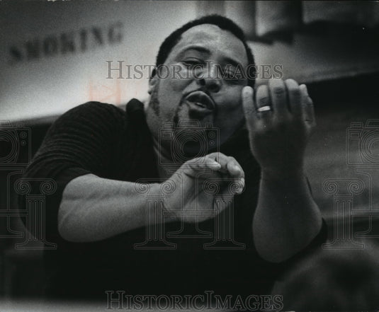 1975 Press Photo Anderson White directs the People's Heritage Symphony Concert-Historic Images
