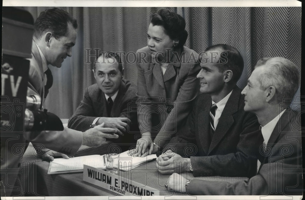 1952 Press Photo Gov. Kohler &amp; others before television appearance on WTMJ-TV-Historic Images