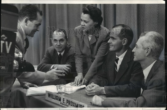 1952 Press Photo Gov. Kohler & others before television appearance on WTMJ-TV-Historic Images