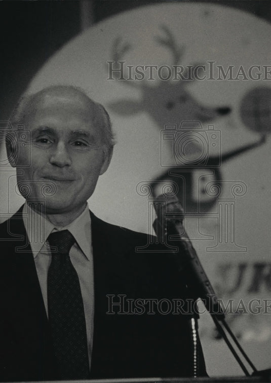 1987 Press Photo Bucks owner Herb Kohl - mja33524-Historic Images