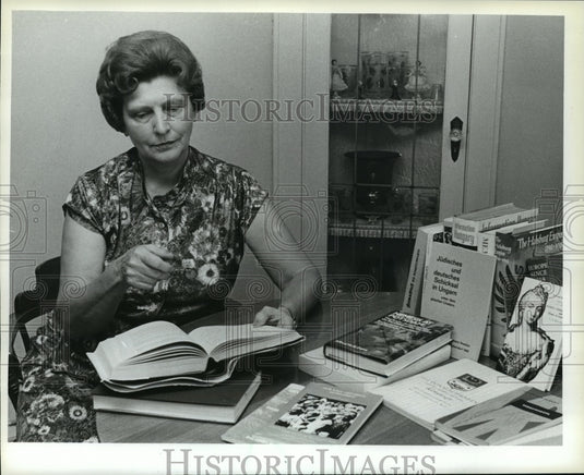 1981 Press Photo Eve Eckert Koehler authored a book in English on Donauschwabens - Historic Images