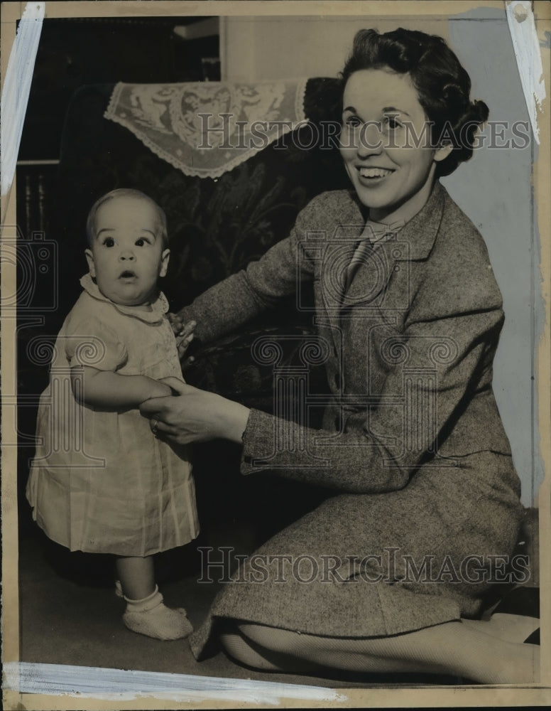 1939 Press Photo Mother and child, Mrs grant Morris and Joanne - mja33635-Historic Images