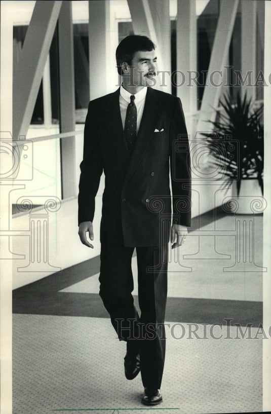 1986 Press Photo Philip D Koepke, VP Commercial Banking 1st Wisconsin Bank-Historic Images
