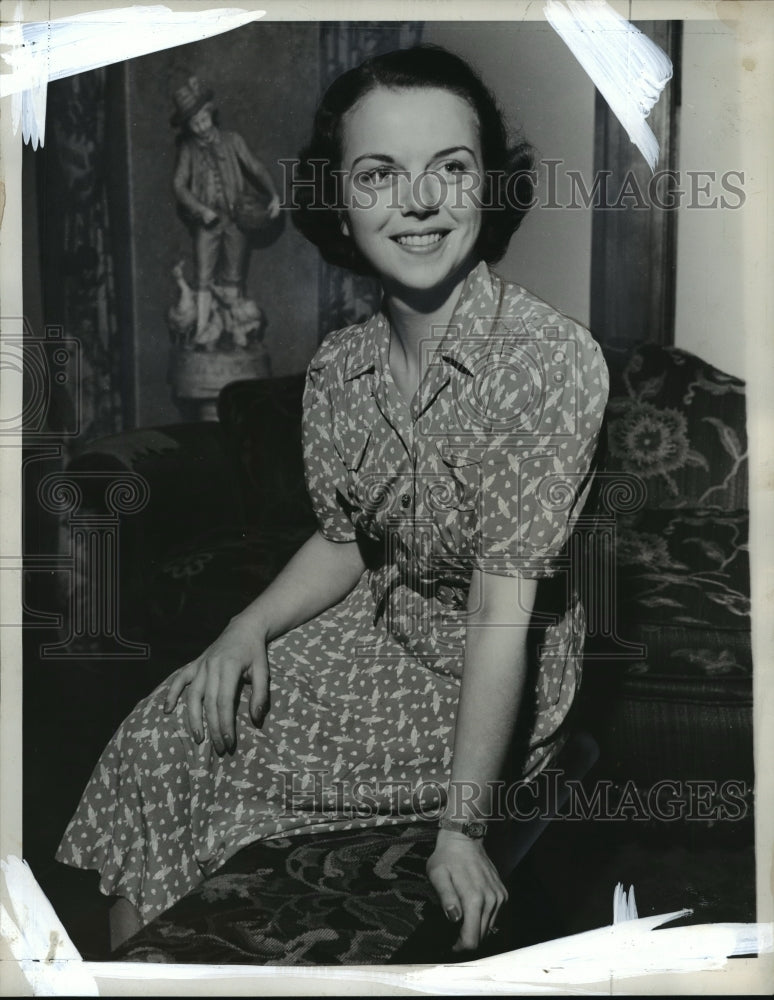 1940 Press Photo Suzayne Christine Stanz engeged to Lyman Newton - mja33847-Historic Images