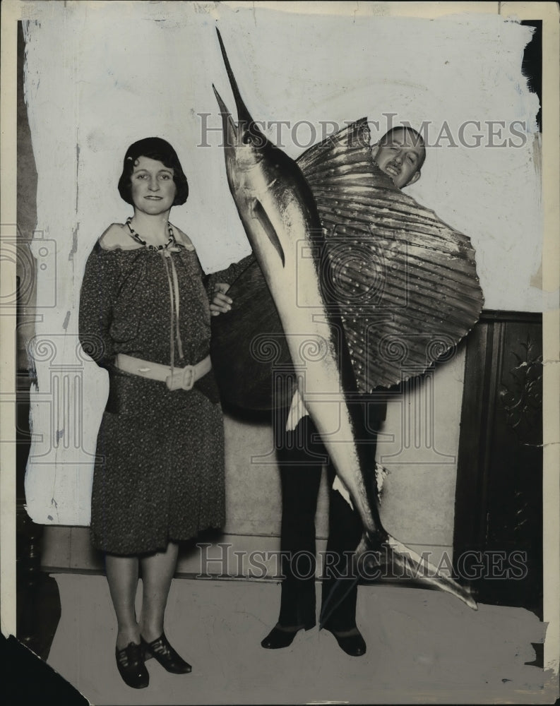 1930 Press Photo Charles Neidhoefer and wife with sailfish she caught - Historic Images