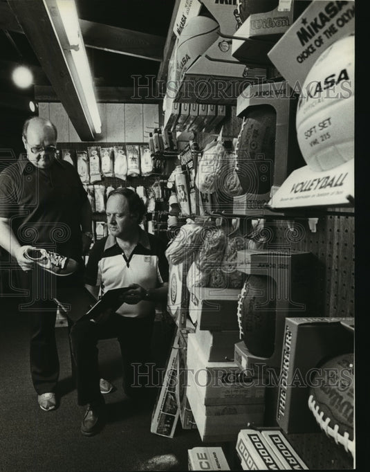 1981 Press Photo Ralph A. West, John L. Williamson of Petrie Sporting Goods Inc-Historic Images