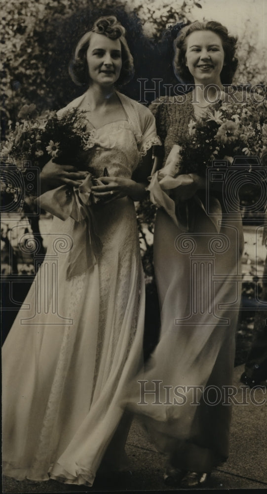 1938 Press Photo P. MacLaren &amp; Helen Moore, Milwaukee Downer seminary students-Historic Images