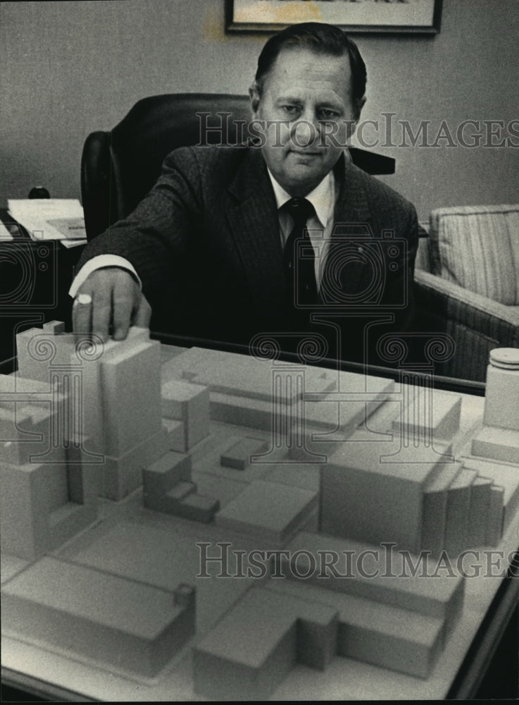 1987 Press Photo Kenneth R. Willis, President of Lime Insurance - mja34109-Historic Images