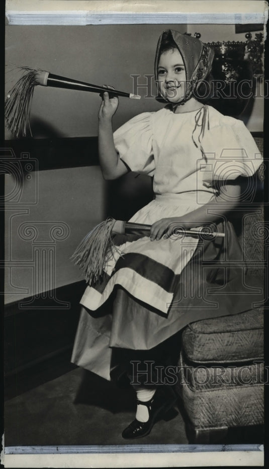 1937 Press Photo Nancy Mayhew with her dance costume - mja34204-Historic Images