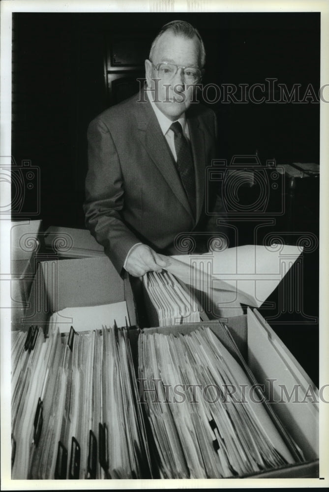1987 Press Photo Private Investigator Clyde Wilson at his Houston office-Historic Images