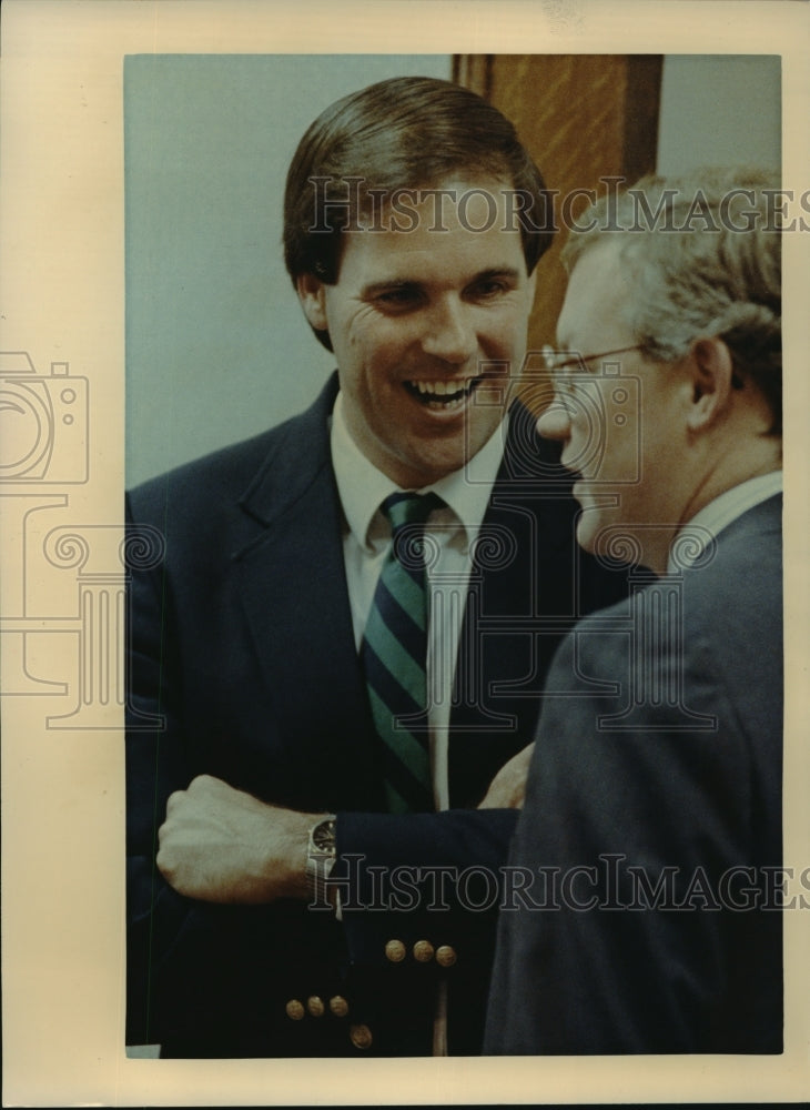 1991 Press Photo State Rep Joe Wineke talked to lobbyist Steven Bablitch-Historic Images