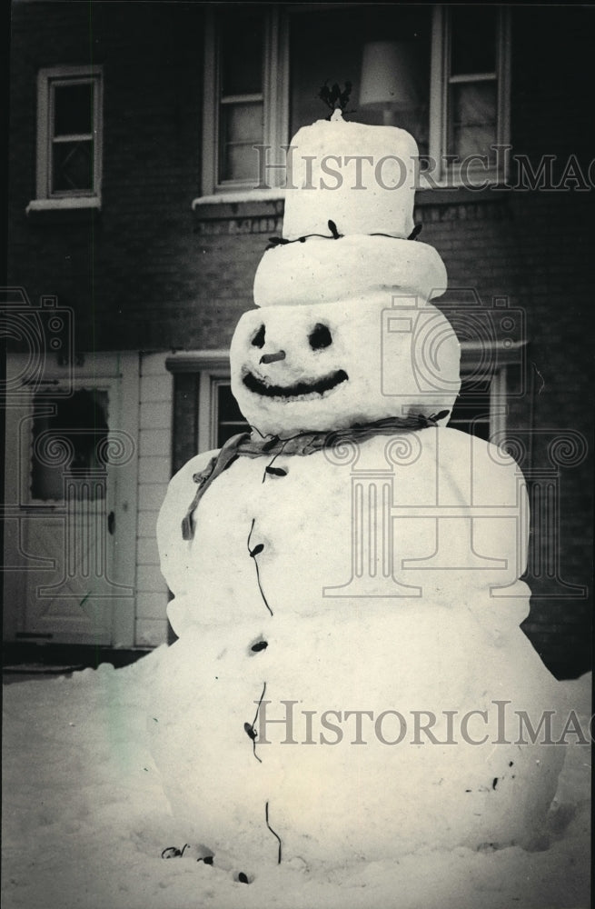 1987 Press Photo This snowman with outdoor lights - mja34396-Historic Images