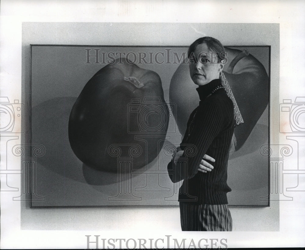 1978 Press Photo Patricia Winer with her airbrushed painting of apples-Historic Images