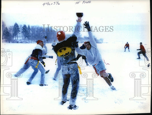 1994 Press Photo Jhawn Newman's 4th-quarter rush on quarterback Mike Kelly-Historic Images