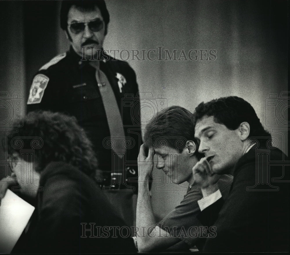 1991 Press Photo A deputy looks on as the two public defenders hear the sentence-Historic Images