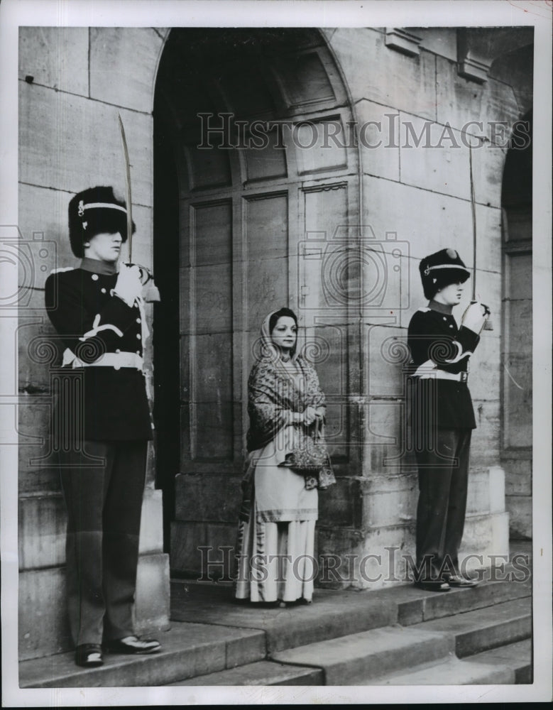1955 Press Photo Wife of Liaquat Ali Khan, Pakistan ambassador, in Netherlands-Historic Images