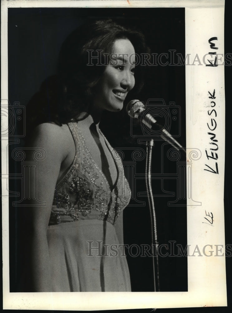1981 Press Photo Keungsuk Kim, Crowned Miss Milwaukee - mja34730-Historic Images