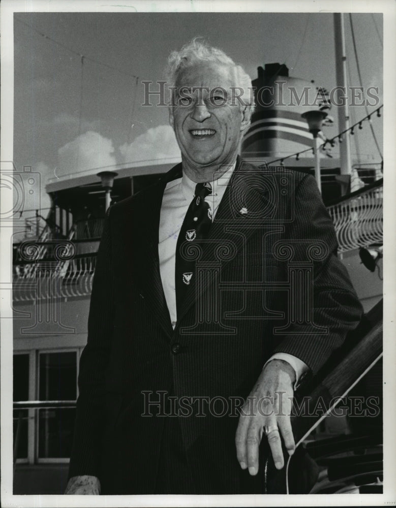 1976 Press Photo Governor Warren Knowles of Wisconsin on cruise ship in Florida-Historic Images
