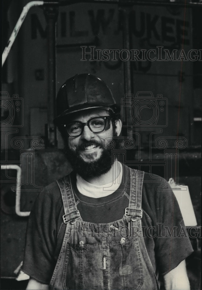 1983 Press Photo Jeff Farrell Machinist - mja34989-Historic Images