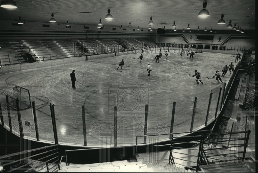 1987 Press Photo Milwaukee Admirals practice at renovated Wilson Park ice Arena-Historic Images