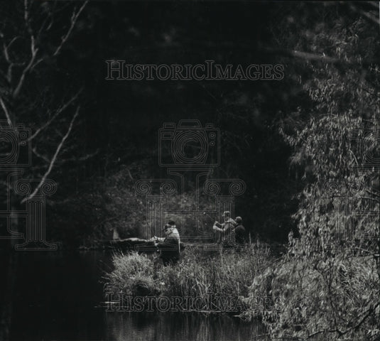 1989 Press Photo Wilson Park Lagoon fishermen cast lures into the water-Historic Images
