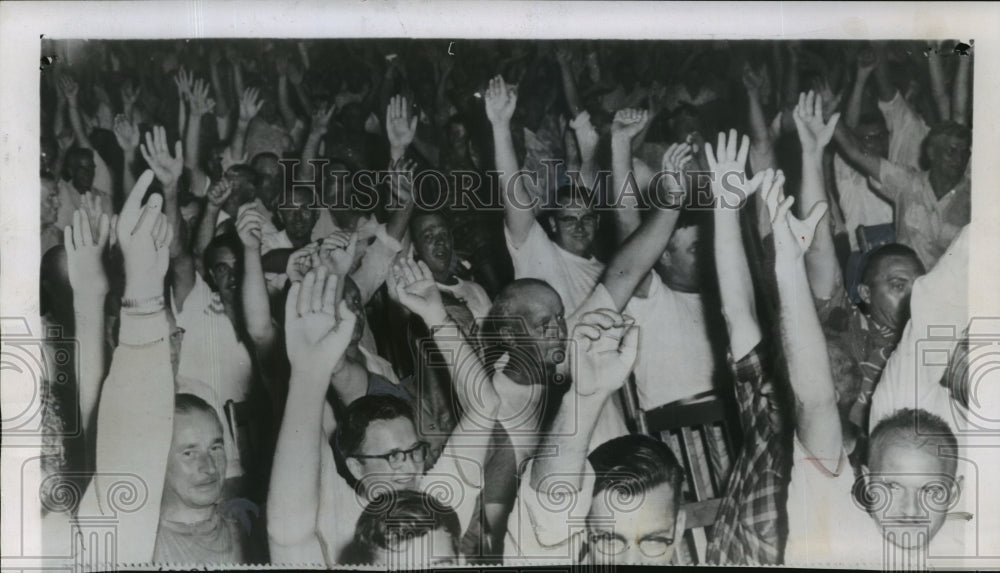 1955 Press Photo Striking Workers at the Kohler Company at Kohler - mja35119-Historic Images