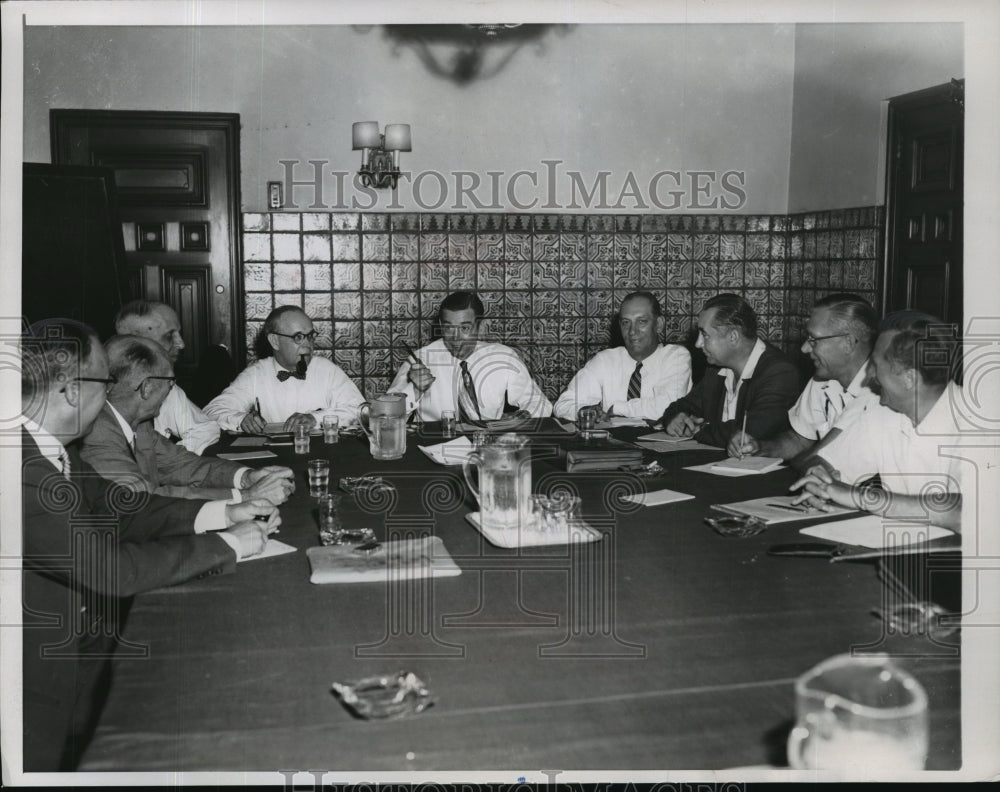 1955 Press Photo Kohler Management and Labor Representatives met at Chicago-Historic Images