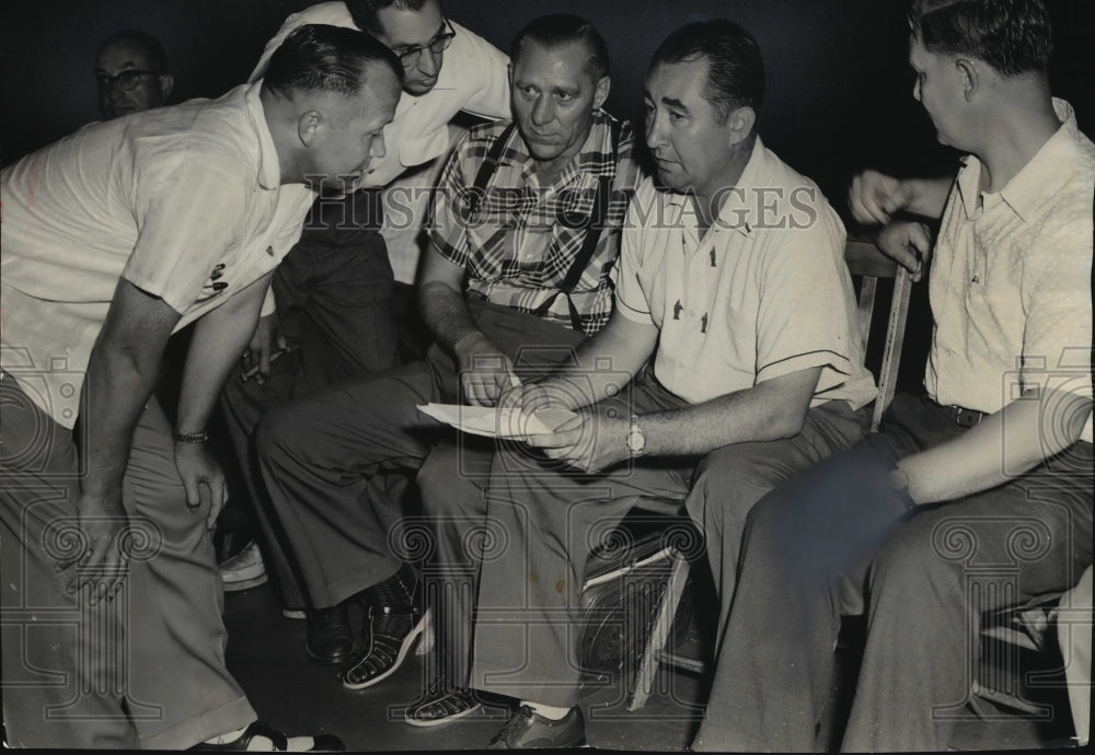 1955 Press Photo Union and Mayor of Sheboygan Discuss Kohler Strike - mja35125-Historic Images