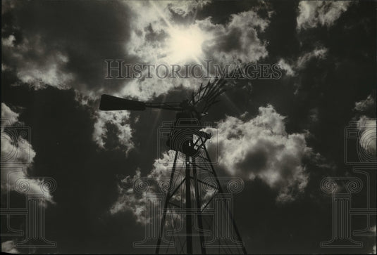1982 Press Photo The windmill sparks new interest among energy-concious folk-Historic Images