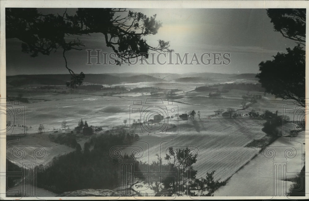 1976 Press Photo Columbia County winterscape seen from Gibraltar Rock near Lodi-Historic Images